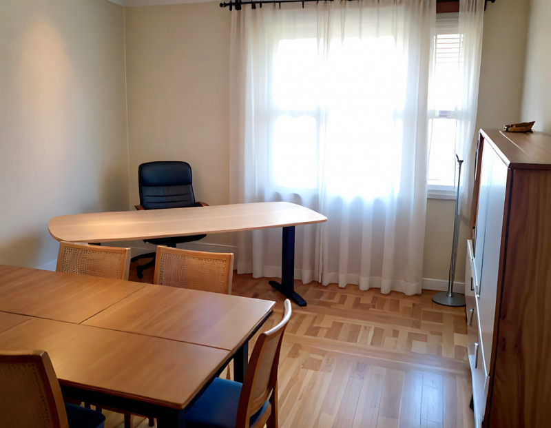 (Per INFO Roberto 3453195338) Proponiamo una stanza/ufficio indipendente in affitto “tutto compre...