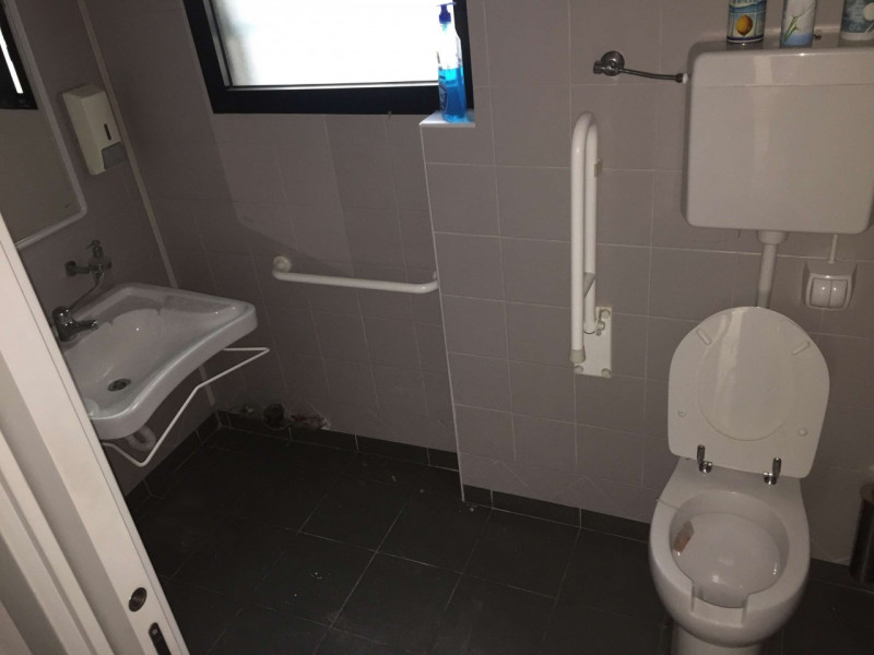 Vigonza Centro, Negozio Frontestrada, Mq 180 con doppi servizi, Uffici e Magazzino suddivisi, già...