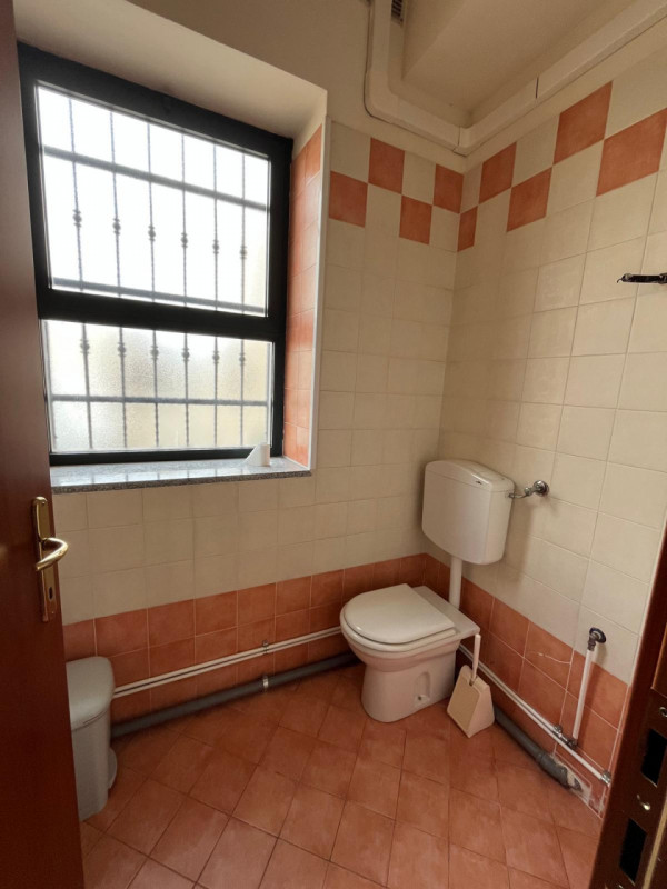 BARBARANO MOSSANO- Loc. Ponte: In zona di alto passaggio e servita da ampi parcheggi, disponibile...