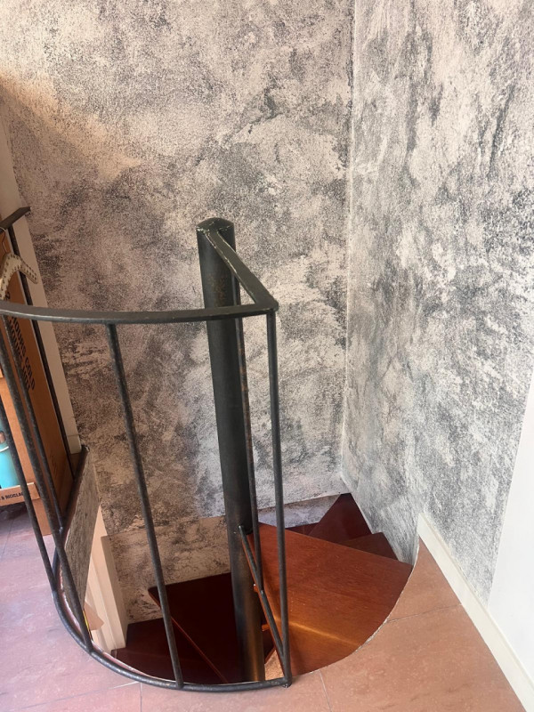 ZONA CENTRALISSIMA. NEGOZIO DI 25 MQ. COMPOSTO DA ZONA AL PIANO TERRA CON VETRINA, LOCALE AL PIAN...