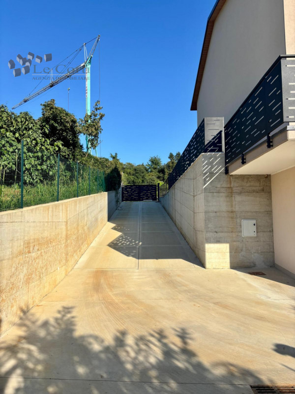 In una tranquilla zona residenziale di Meledo proponiamo in vendita ultime due villette di testa ...