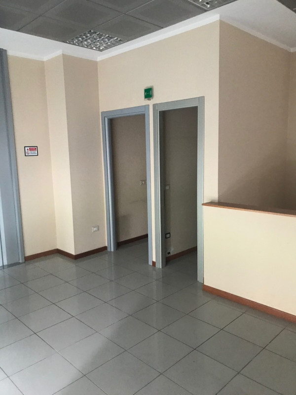 La locazione del negozio libero . 

Carico e scarico merci a pochi metri.

Piano terreno superfic...