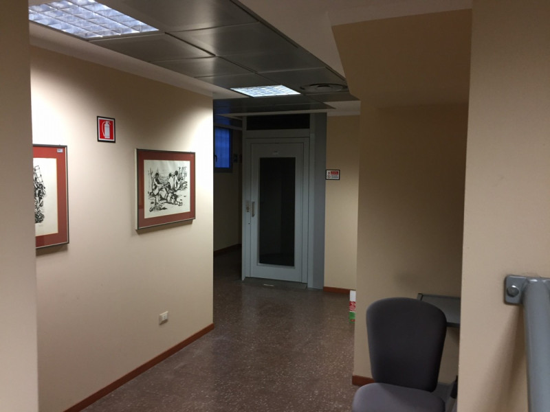 La locazione del negozio libero . 

Carico e scarico merci a pochi metri.

Piano terreno superfic...