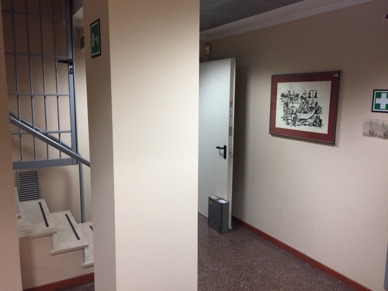 La locazione del negozio libero . 

Carico e scarico merci a pochi metri.

Piano terreno superfic...