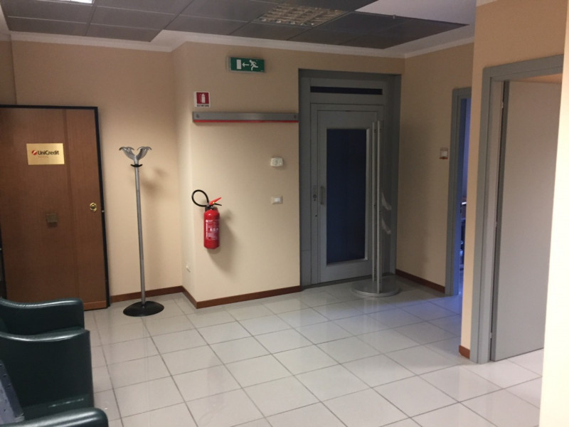 La locazione del negozio libero . 

Carico e scarico merci a pochi metri.

Piano terreno superfic...