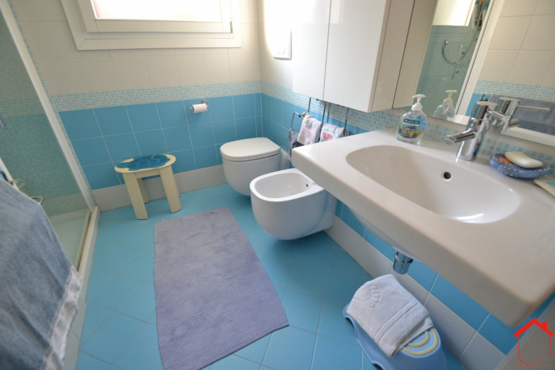 PADOVA QUARTIERE MANDRIA - Casa singola completamente rifatta a nuovo nel 2009 disposta su 2 pian...