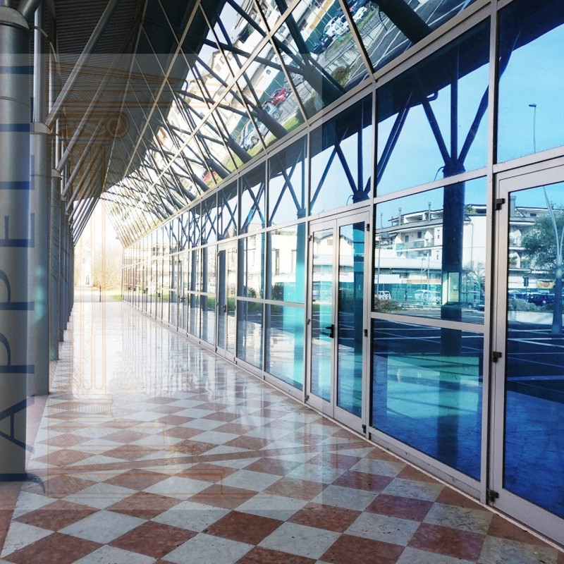 Struttura commerciale di circa 1050 mq situata ad Abano Terme, in una posizione centrale e strate...