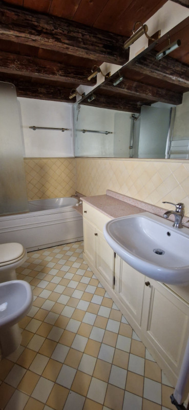 In una elegante palazzina d'epoca in Via Rudena sarà disponibile dal 1 dicembre un bell'appartame...