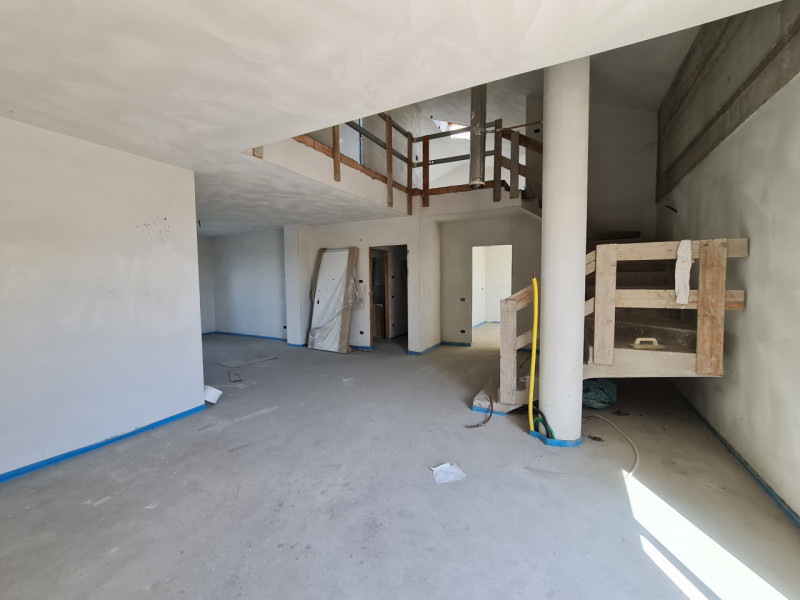 Attico con una superficie generosa di circa 290 mq sviluppati su due livelli ubicato in Corso Del...