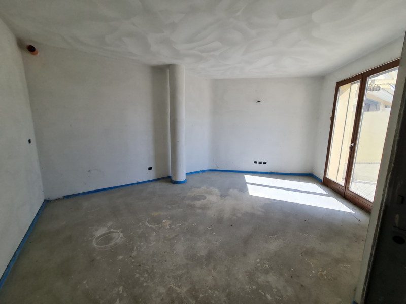 Attico con una superficie generosa di circa 290 mq sviluppati su due livelli ubicato in Corso Del...