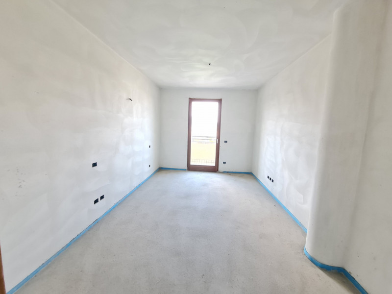 Attico con una superficie generosa di circa 290 mq sviluppati su due livelli ubicato in Corso Del...