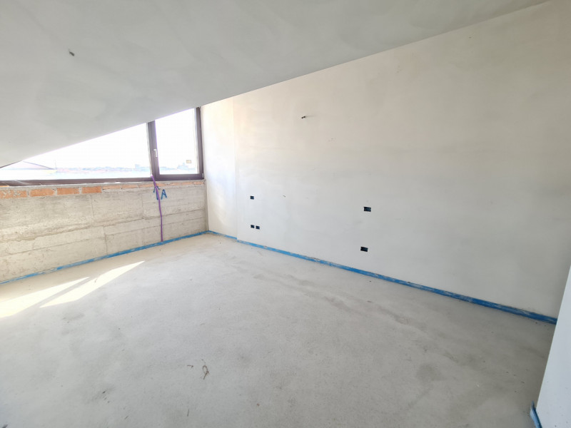 Attico con una superficie generosa di circa 290 mq sviluppati su due livelli ubicato in Corso Del...