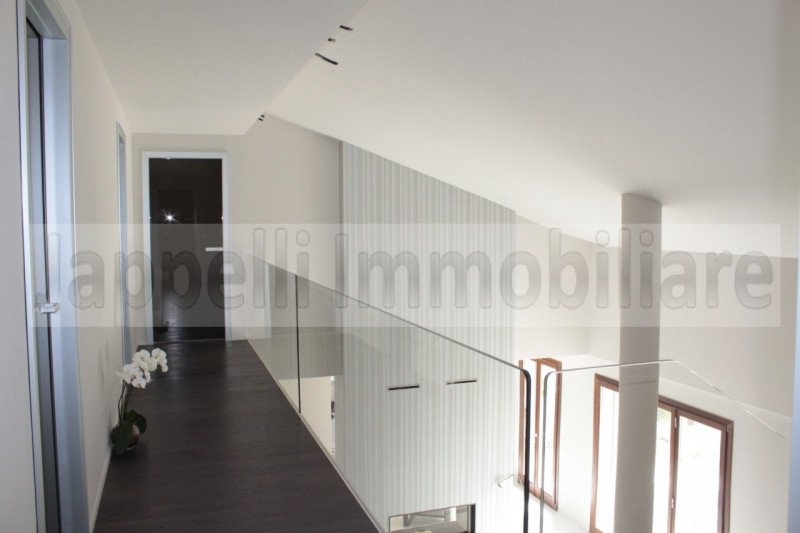 Attico con una superficie generosa di circa 290 mq sviluppati su due livelli ubicato in Corso Del...