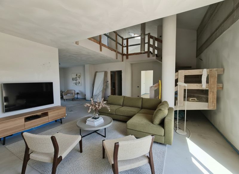 Attico con una superficie generosa di circa 290 mq sviluppati su due livelli ubicato in Corso Del...