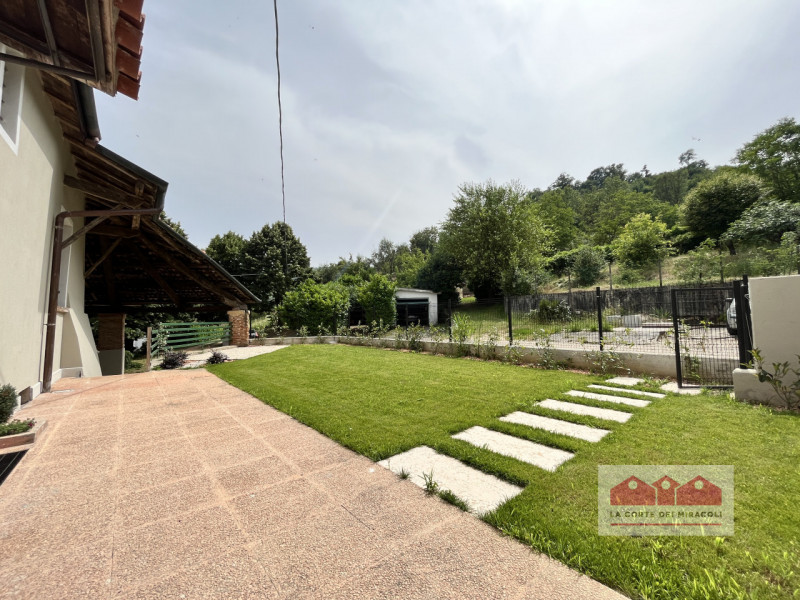 ALTAVILLA: A DUE PASSI DAL CENTRO DEL PAESE, IN POSIZIONE SOLEGGIATA ED ABBRACCIATA DALLE COLLINE...