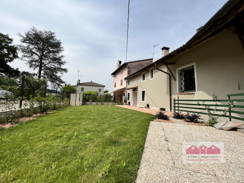 ALTAVILLA: A DUE PASSI DAL CENTRO DEL PAESE, IN POSIZIONE SOLEGGIATA ED ABBRACCIATA DALLE COLLINE...