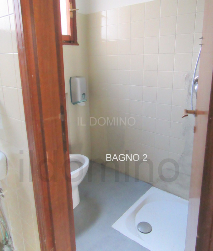 Sacra Famiglia, locale commerciale posto al piano terra dell'edificio. L'immobile ha una superfic...