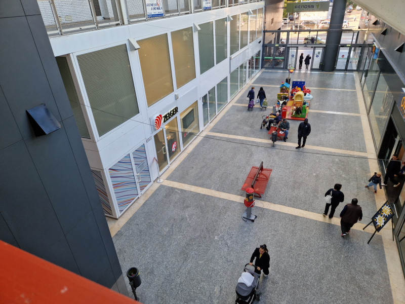 All'interno della "GALLERIA SAN CARLO", negozio di 120 mq su due livelli. Possibilità di canone a...