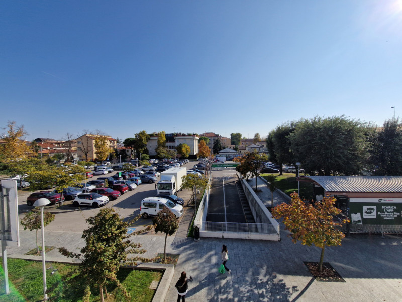 All'interno della "GALLERIA SAN CARLO", negozio di 120 mq su due livelli. Possibilità di canone a...