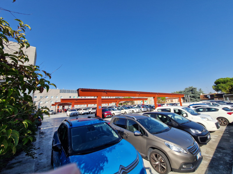 All'interno della "GALLERIA SAN CARLO", negozio di 120 mq su due livelli. Possibilità di canone a...