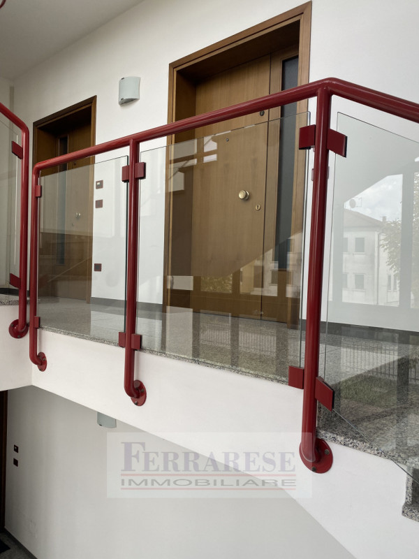 PERAROLO DI VIGONZA Proponiamo in locazione Luminoso UFFICIO di circa 150 mq su Palazzina direzio...