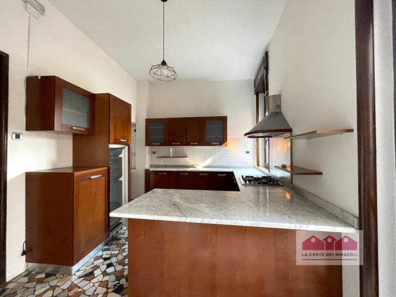 CENTRO STORICO: IN PALAZZINA DEL 1600 BELLISSIMO APPARTAMENTO DI OLTRE 200 MQ., ULTIMO PIANO CON ...