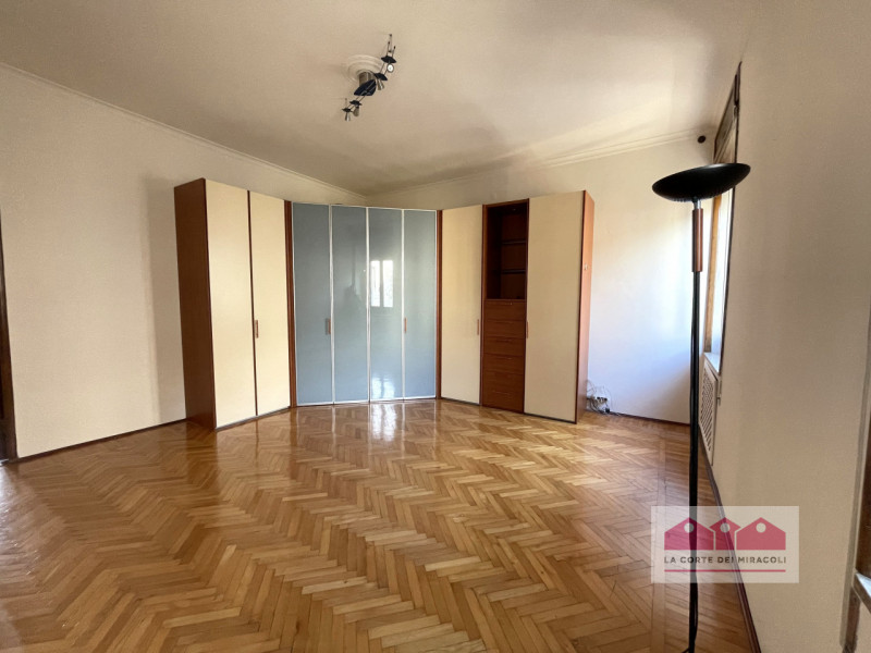 CENTRO STORICO: IN PALAZZINA DEL 1600 BELLISSIMO APPARTAMENTO DI OLTRE 200 MQ., ULTIMO PIANO CON ...