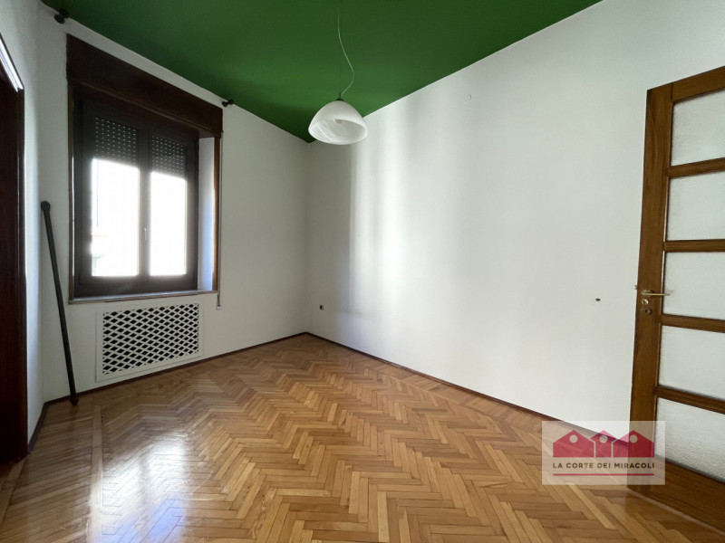 CENTRO STORICO: IN PALAZZINA DEL 1600 BELLISSIMO APPARTAMENTO DI OLTRE 200 MQ., ULTIMO PIANO CON ...