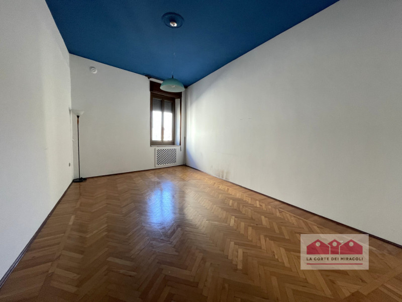 CENTRO STORICO: IN PALAZZINA DEL 1600 BELLISSIMO APPARTAMENTO DI OLTRE 200 MQ., ULTIMO PIANO CON ...