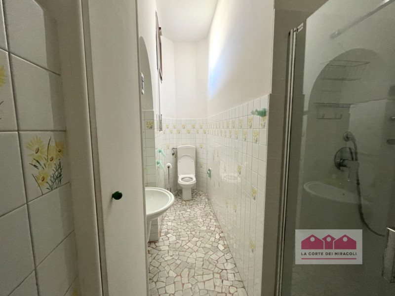 CENTRO STORICO: IN PALAZZINA DEL 1600 BELLISSIMO APPARTAMENTO DI OLTRE 200 MQ., ULTIMO PIANO CON ...