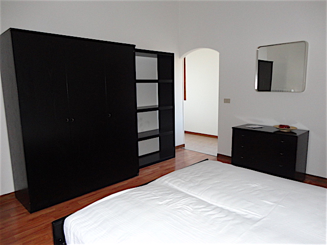 In un grazioso stabile di poche unità a pochi passi da Ponte Molino e dalle Piazze, in una posizi...