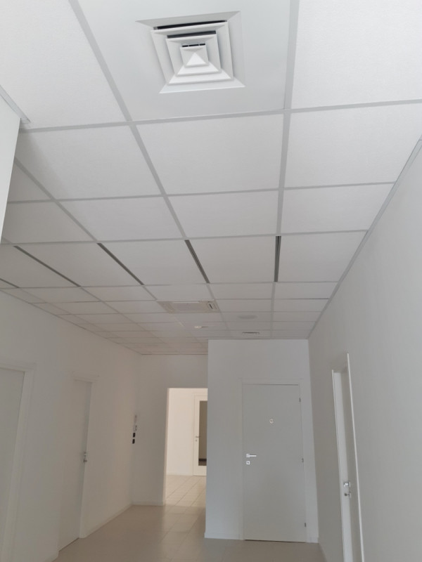 UFFICIO PIANO TERRA DI 253 MQ COMMERCIALI IN LOCAZIONE A VICENZA OVEST, ZONA SANT'AGOSTINO, POSTI...