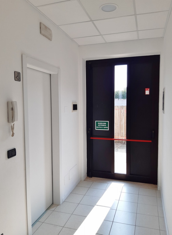 UFFICIO PIANO TERRA DI 253 MQ COMMERCIALI IN LOCAZIONE A VICENZA OVEST, ZONA SANT'AGOSTINO, POSTI...