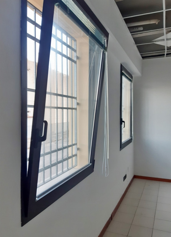 UFFICIO PIANO TERRA DI 253 MQ COMMERCIALI IN LOCAZIONE A VICENZA OVEST, ZONA SANT'AGOSTINO, POSTI...