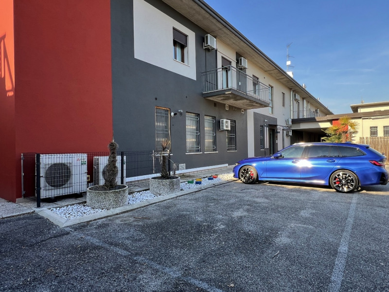 UFFICIO PIANO TERRA DI 253 MQ COMMERCIALI IN LOCAZIONE A VICENZA OVEST, ZONA SANT'AGOSTINO, POSTI...