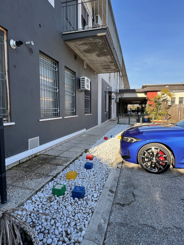 UFFICIO PIANO TERRA DI 253 MQ COMMERCIALI IN LOCAZIONE A VICENZA OVEST, ZONA SANT'AGOSTINO, POSTI...