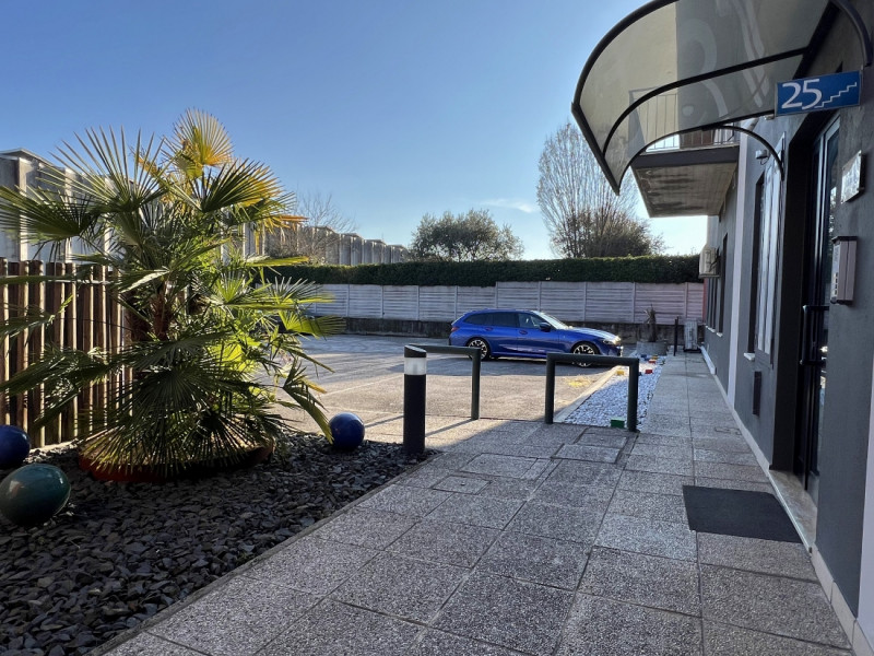 UFFICIO PIANO TERRA DI 253 MQ COMMERCIALI IN LOCAZIONE A VICENZA OVEST, ZONA SANT'AGOSTINO, POSTI...