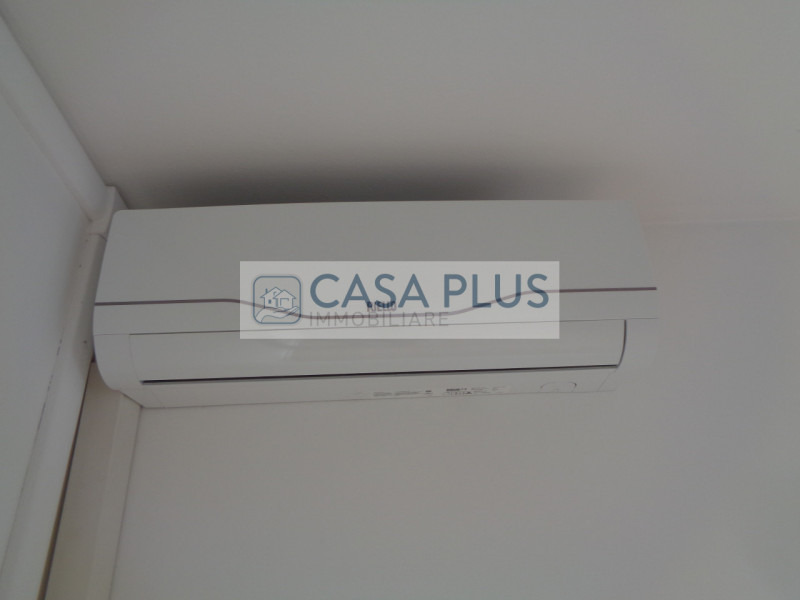 IN CENTRO DIREZIONALE, UFFICIO DI 90 MQ POSTO AL PIANO PRIMO  MOLTO LUMINOSO E CON OTTIMA VISIBIL...