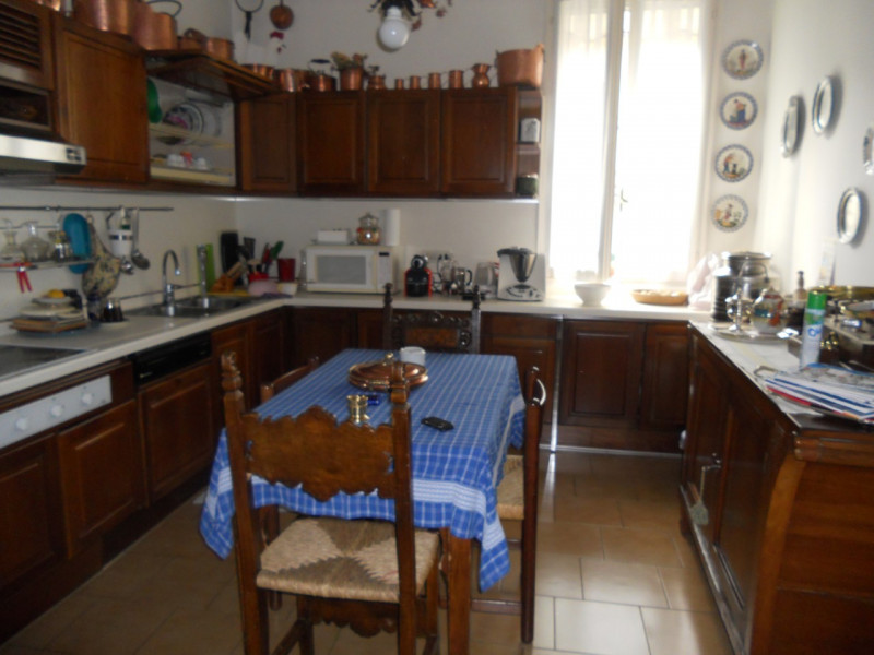 Nel prestigioso contesto del Centro Storico di Padova, proponiamo in affitto un esclusivo apparta...