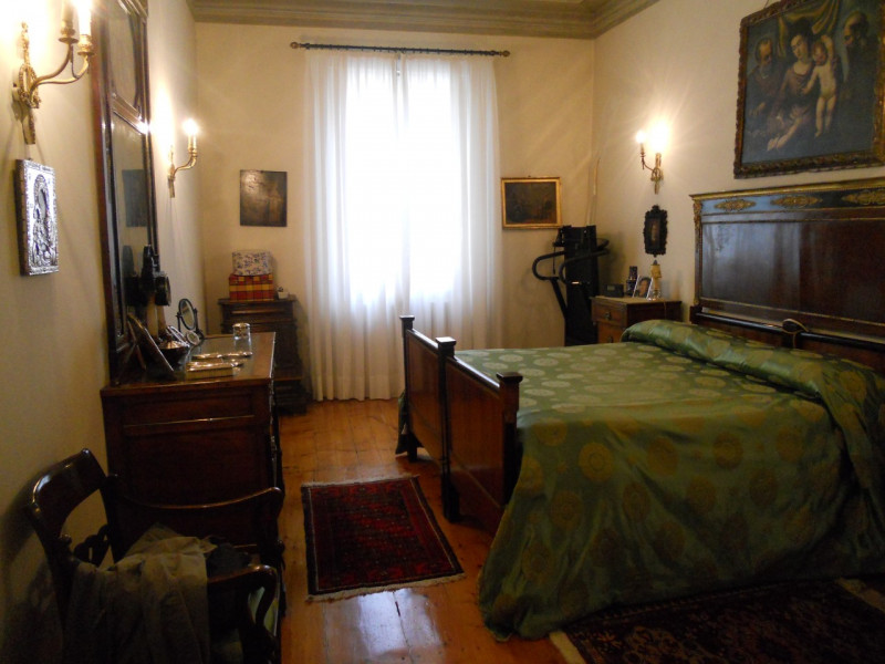 Nel prestigioso contesto del Centro Storico di Padova, proponiamo in affitto un esclusivo apparta...