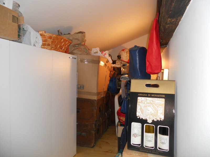 Nel prestigioso contesto del Centro Storico di Padova, proponiamo in affitto un esclusivo apparta...