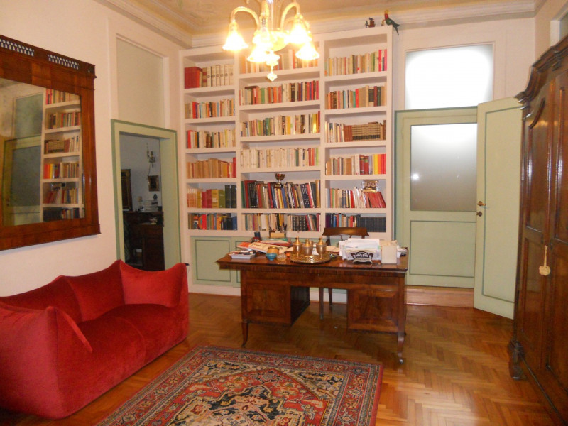 Nel prestigioso contesto del Centro Storico di Padova, proponiamo in affitto un esclusivo apparta...