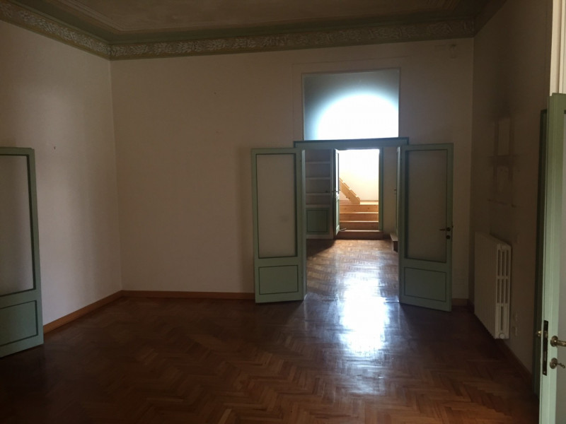 Nel prestigioso contesto del Centro Storico di Padova, proponiamo in affitto un esclusivo apparta...