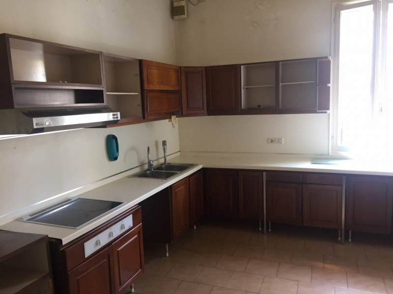 Nel prestigioso contesto del Centro Storico di Padova, proponiamo in affitto un esclusivo apparta...