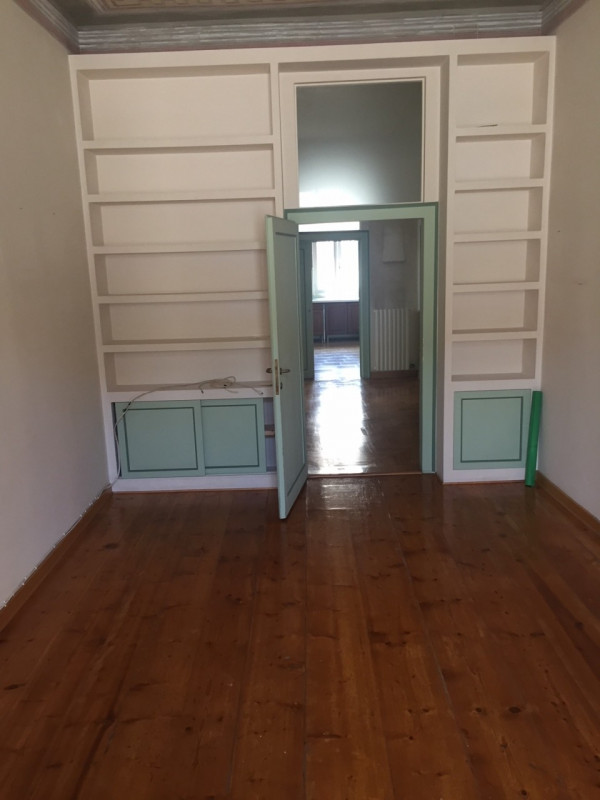 Nel prestigioso contesto del Centro Storico di Padova, proponiamo in affitto un esclusivo apparta...