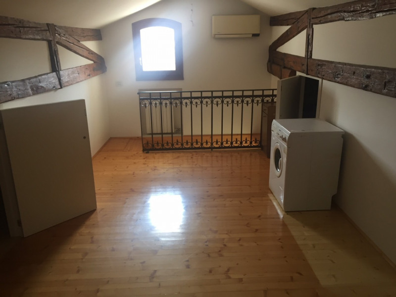 Nel prestigioso contesto del Centro Storico di Padova, proponiamo in affitto un esclusivo apparta...