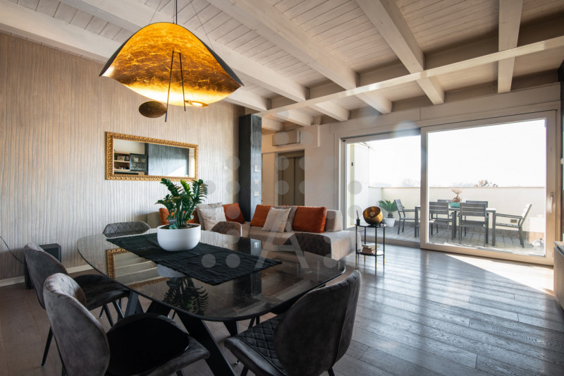 Immagina di rientrare a casa, salire con l’ascensore direttamente nel tuo appartamento, aprire la...