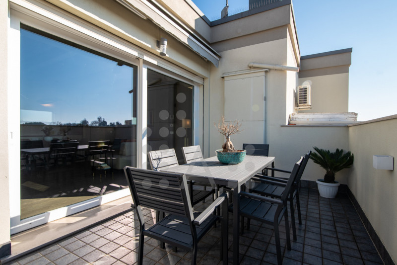 Immagina di rientrare a casa, salire con l’ascensore direttamente nel tuo appartamento, aprire la...