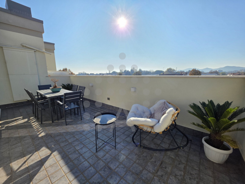 Immagina di rientrare a casa, salire con l’ascensore direttamente nel tuo appartamento, aprire la...