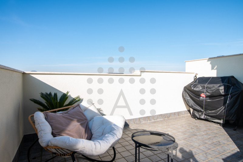 Immagina di rientrare a casa, salire con l’ascensore direttamente nel tuo appartamento, aprire la...